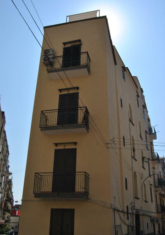 Vico Longo 25 - Ensuit Flat In The Heart Of Napoli Exterior foto